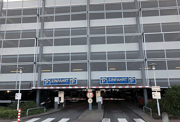 Hamburg Airport P5 Terminal Ebenen 1-8 direkt am Terminal